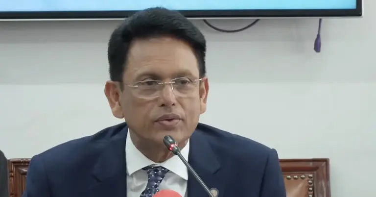 কথা বলছেন শিক্ষামন্ত্রী